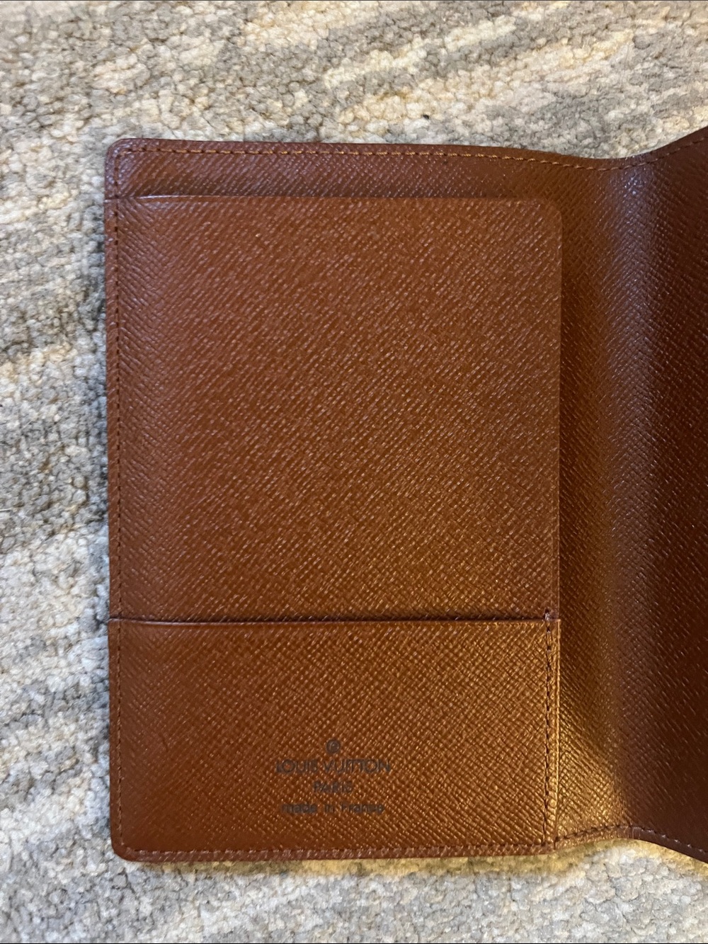 Louis Vuitton Monogram Passport Holder in Classic Monogram Print - Picture 2 of 4